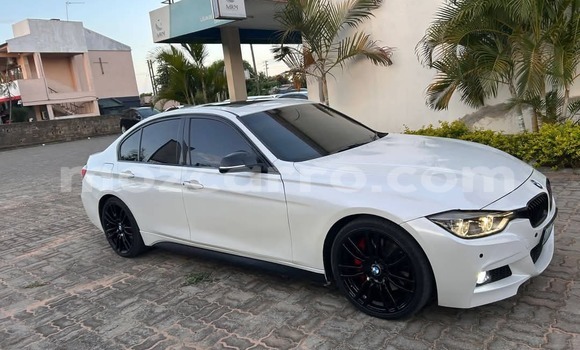 Nunua Ilio tumika BMW 3-Series Nyeupe Gari ndani ya Maputo nchini Maputo Nunua Ilio tumika BMW 3-Series Nyeupe Gari ndani ya Maputo nchini Maputo