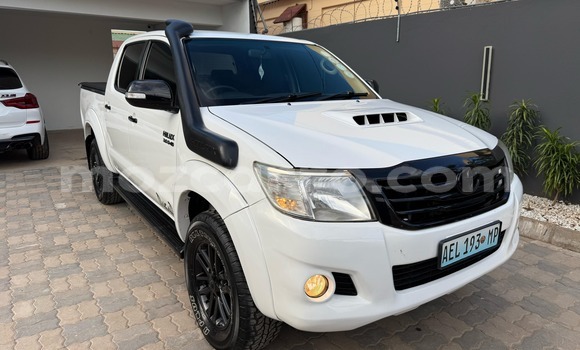 Nunua Ilio tumika Toyota Hilux Nyeupe Gari ndani ya Maputo nchini Maputo