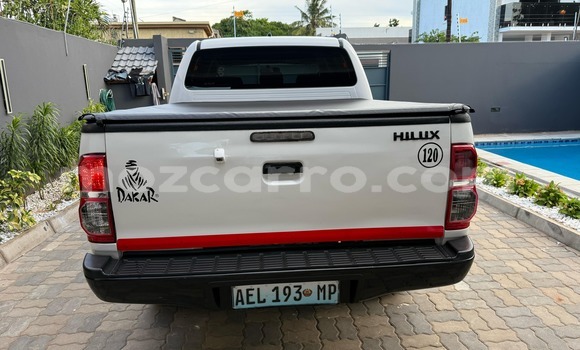 Nunua Ilio tumika Toyota Hilux Nyeupe Gari ndani ya Maputo nchini Maputo Nunua Ilio tumika Toyota Hilux Nyeupe Gari ndani ya Maputo nchini Maputo