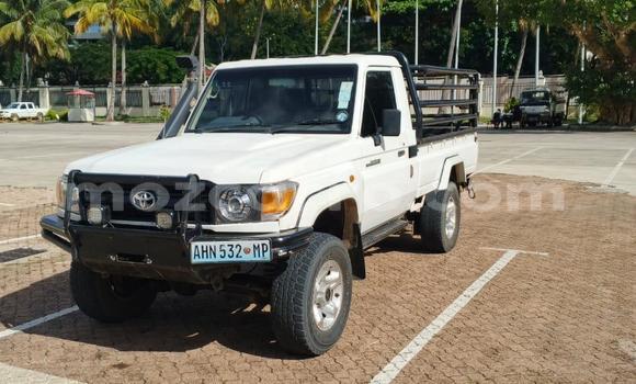 Comprar Usado Toyota Hilux Branco Carro em Maputo em Maputo