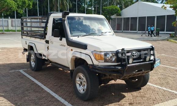 Buy Used Toyota Hilux White Car in Maputo in Maputo Buy Used Toyota Hilux White Car in Maputo in Maputo