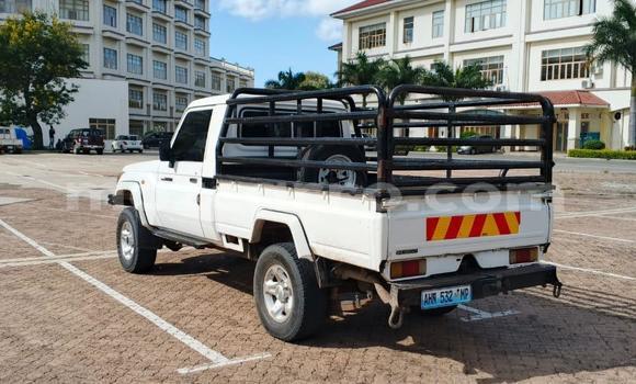 Buy Used Toyota Hilux White Car in Maputo in Maputo Buy Used Toyota Hilux White Car in Maputo in Maputo