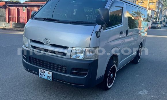 Nunua Ilio tumika Toyota Hiace Fedha Gari ndani ya Maputo nchini Maputo