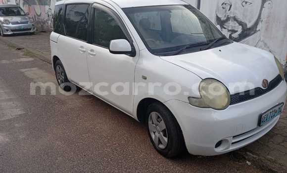 Comprar Usado Toyota Sienta Branco Carro em Maputo em Maputo