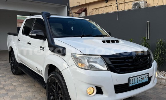Buy Used Toyota Hilux White Car in Maputo in Maputo