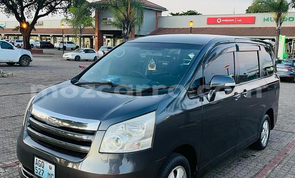 Comprar Usado Toyota Noah Preto Carro em Maputo em Maputo