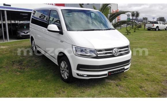 Comprar Usado Volkswagen Caravelle Branco Carro em Maputo em Maputo Comprar Usado Volkswagen Caravelle Branco Carro em Maputo em Maputo