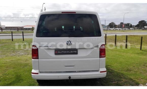 Comprar Usado Volkswagen Caravelle Branco Carro em Maputo em Maputo Comprar Usado Volkswagen Caravelle Branco Carro em Maputo em Maputo