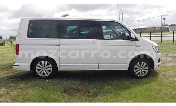 Comprar Usado Volkswagen Caravelle Branco Carro em Maputo em Maputo Comprar Usado Volkswagen Caravelle Branco Carro em Maputo em Maputo