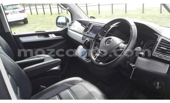 Comprar Usado Volkswagen Caravelle Branco Carro em Maputo em Maputo Comprar Usado Volkswagen Caravelle Branco Carro em Maputo em Maputo