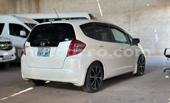 Nunua Ilio tumika Honda Fit Nyeupe Gari ndani ya Maputo nchini Maputo Nunua Ilio tumika Honda Fit Nyeupe Gari ndani ya Maputo nchini Maputo
