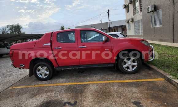 Buy Used Isuzu KB Red Car in Maputo in Maputo