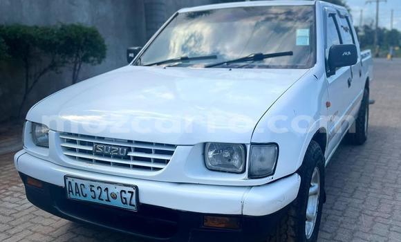 Comprar Usado Isuzu KB Branco Carro em Maputo em Maputo Comprar Usado Isuzu KB Branco Carro em Maputo em Maputo