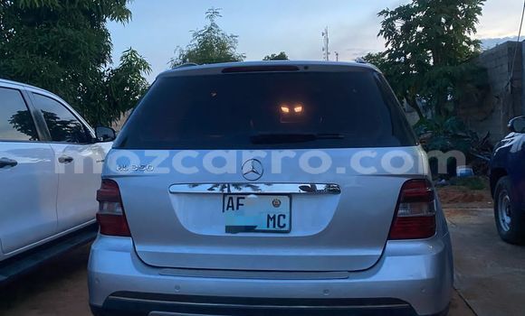 Nunua Ilio tumika Mercedes‒Benz M-Class Fedha Gari ndani ya Maputo nchini Maputo Nunua Ilio tumika Mercedes‒Benz M-Class Fedha Gari ndani ya Maputo nchini Maputo