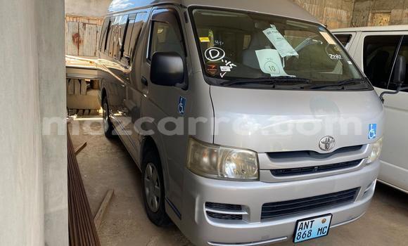 Comprar Usado Toyota Hiace Prata Carro em Maputo em Maputo
