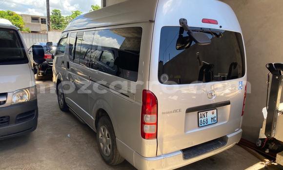 Nunua Ilio tumika Toyota Hiace Fedha Gari ndani ya Maputo nchini Maputo Nunua Ilio tumika Toyota Hiace Fedha Gari ndani ya Maputo nchini Maputo