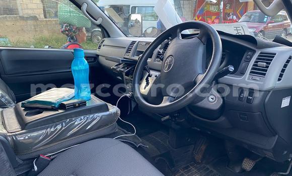 Nunua Ilio tumika Toyota Hiace Fedha Gari ndani ya Maputo nchini Maputo Nunua Ilio tumika Toyota Hiace Fedha Gari ndani ya Maputo nchini Maputo