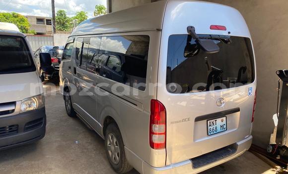 Nunua Ilio tumika Toyota Hiace Fedha Gari ndani ya Maputo nchini Maputo Nunua Ilio tumika Toyota Hiace Fedha Gari ndani ya Maputo nchini Maputo