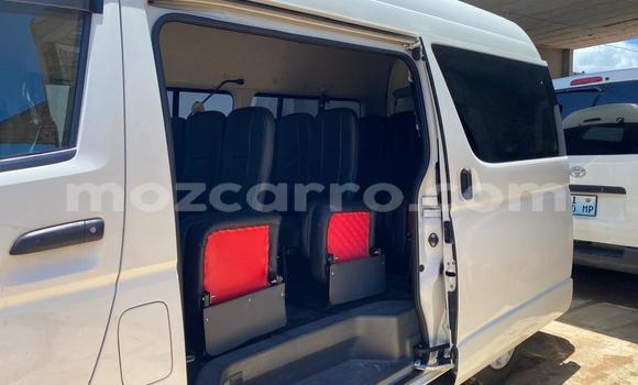 Nunua Ilio tumika Toyota Hiace Fedha Gari ndani ya Maputo nchini Maputo Nunua Ilio tumika Toyota Hiace Fedha Gari ndani ya Maputo nchini Maputo