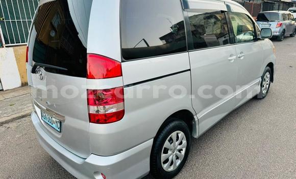 Comprar Usado Toyota Noah Prata Carro em Maputo em Maputo Comprar Usado Toyota Noah Prata Carro em Maputo em Maputo