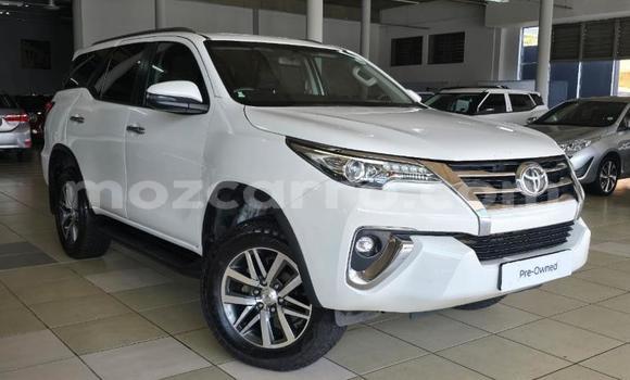 Comprar Usado Toyota Fortuner Branco Carro em Maputo em Maputo