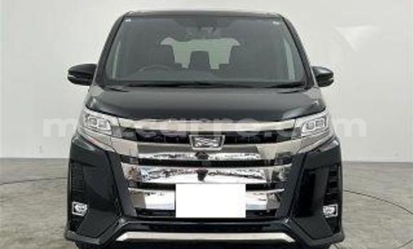 Comprar Usado Toyota Noah Prata Carro em Maputo em Maputo Comprar Usado Toyota Noah Prata Carro em Maputo em Maputo