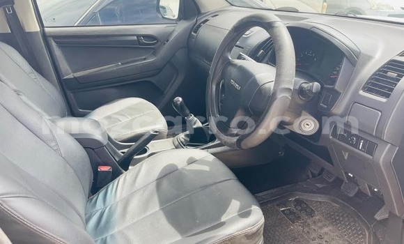 Comprar Usado Isuzu D-MAX De outros Carro em Maputo em Maputo Comprar Usado Isuzu D-MAX De outros Carro em Maputo em Maputo