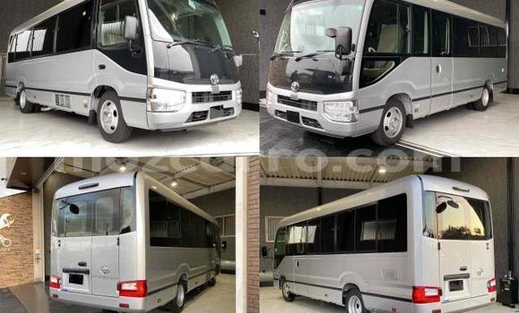 Nunua Ilio tumika Toyota Coaster Fedha Gari ndani ya Maputo nchini Maputo Nunua Ilio tumika Toyota Coaster Fedha Gari ndani ya Maputo nchini Maputo