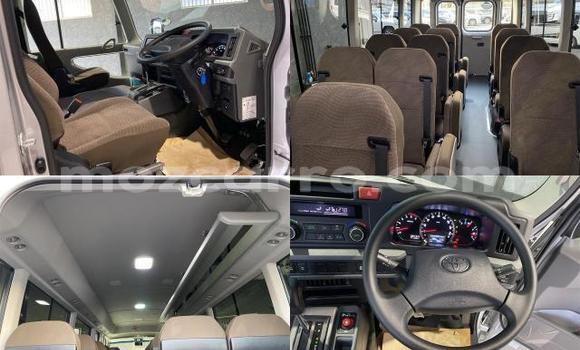Nunua Ilio tumika Toyota Coaster Fedha Gari ndani ya Maputo nchini Maputo Nunua Ilio tumika Toyota Coaster Fedha Gari ndani ya Maputo nchini Maputo