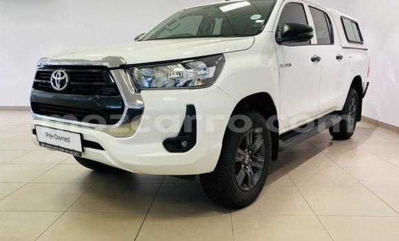 Comprar Usado Toyota Hilux Branco Carro em Maputo em Maputo