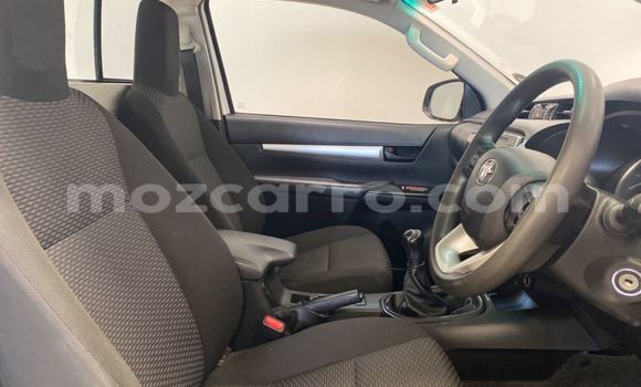 Comprar Usado Toyota Hilux Branco Carro em Maputo em Maputo Comprar Usado Toyota Hilux Branco Carro em Maputo em Maputo