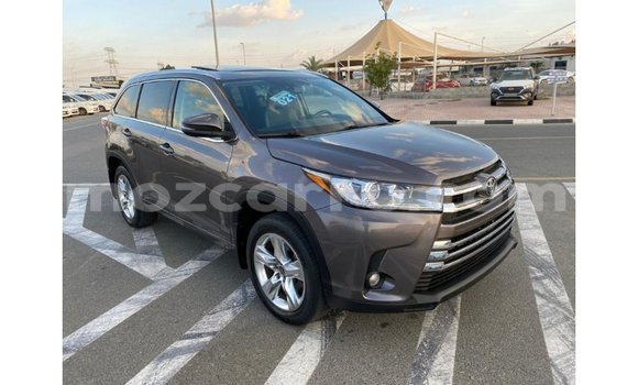 Tenga Imported Toyota Highlander Zvimwe Mota in Import - Dubai in Cabo Delgado Tenga Imported Toyota Highlander Zvimwe Mota in Import - Dubai in Cabo Delgado