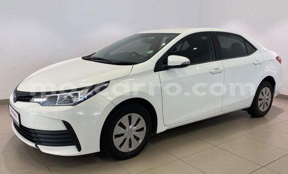 Nunua Ilio tumika Toyota Corolla Nyeupe Gari ndani ya Maputo nchini Maputo