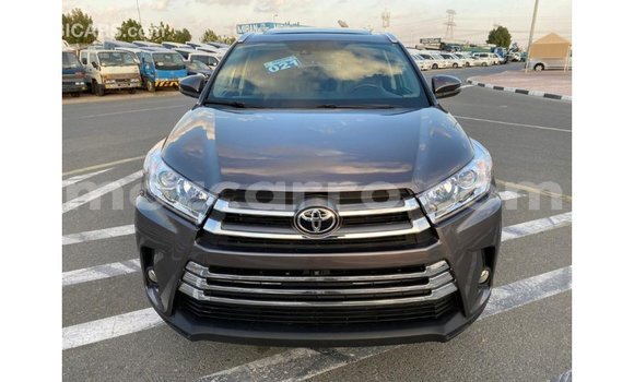 Tenga Imported Toyota Highlander Zvimwe Mota in Import - Dubai in Cabo Delgado Tenga Imported Toyota Highlander Zvimwe Mota in Import - Dubai in Cabo Delgado