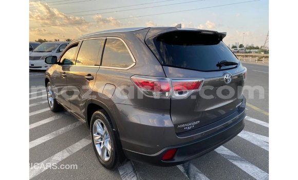 Tenga Imported Toyota Highlander Zvimwe Mota in Import - Dubai in Cabo Delgado Tenga Imported Toyota Highlander Zvimwe Mota in Import - Dubai in Cabo Delgado