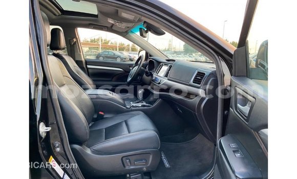 Tenga Imported Toyota Highlander Zvimwe Mota in Import - Dubai in Cabo Delgado Tenga Imported Toyota Highlander Zvimwe Mota in Import - Dubai in Cabo Delgado