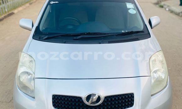 Comprar Usado Toyota Vitz Prata Carro em Maputo em Maputo
