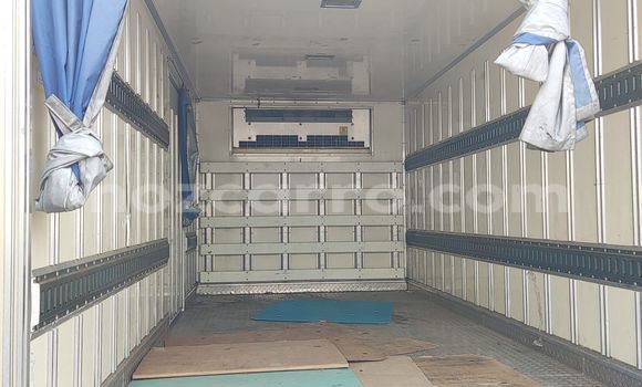 Comprar Usado Hino Ranger Branco Caminhão em Maputo em Maputo Comprar Usado Hino Ranger Branco Caminhão em Maputo em Maputo