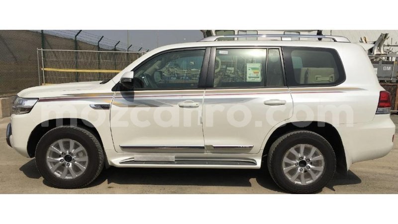 Big with watermark toyota land cruiser cabo delgado import dubai 6113