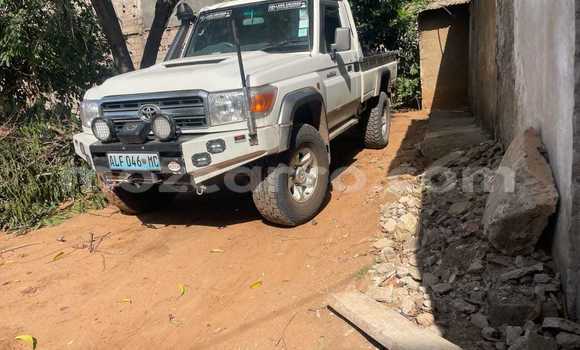 Comprar Usado Toyota Land Cruiser Branco Carro em Maputo em Maputo