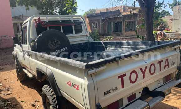 Comprar Usado Toyota Land Cruiser Branco Carro em Maputo em Maputo Comprar Usado Toyota Land Cruiser Branco Carro em Maputo em Maputo