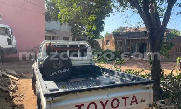 Comprar Usado Toyota Land Cruiser Branco Carro em Maputo em Maputo Comprar Usado Toyota Land Cruiser Branco Carro em Maputo em Maputo