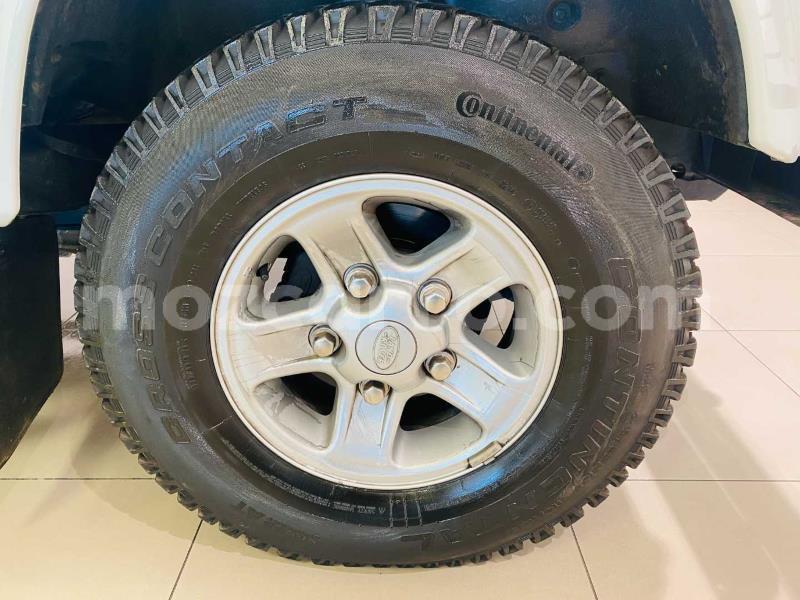 Big with watermark land rover defender maputo maputo 38850