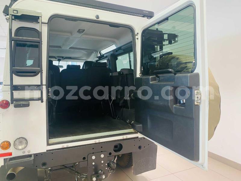 Big with watermark land rover defender maputo maputo 38850