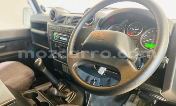 Tenga Tsaru Land Rover Defender Chena Mota in Maputo in Maputo Tenga Tsaru Land Rover Defender Chena Mota in Maputo in Maputo