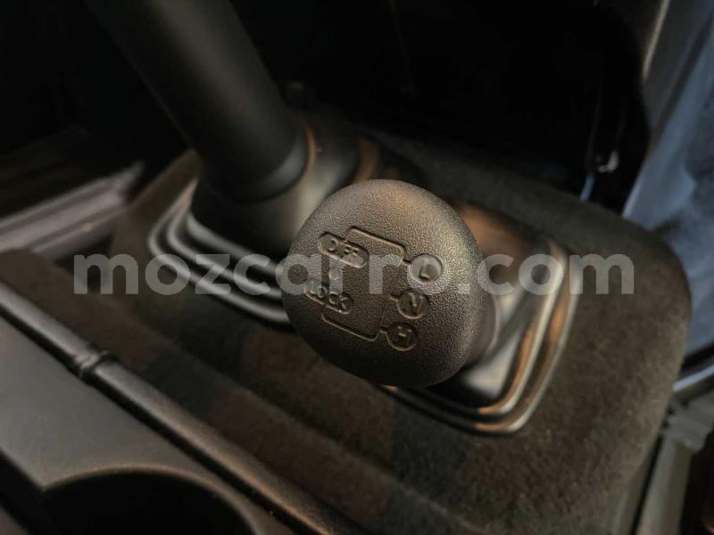 Big with watermark land rover defender maputo maputo 38850