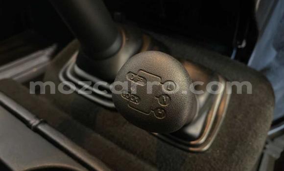 Tenga Tsaru Land Rover Defender Chena Mota in Maputo in Maputo Tenga Tsaru Land Rover Defender Chena Mota in Maputo in Maputo