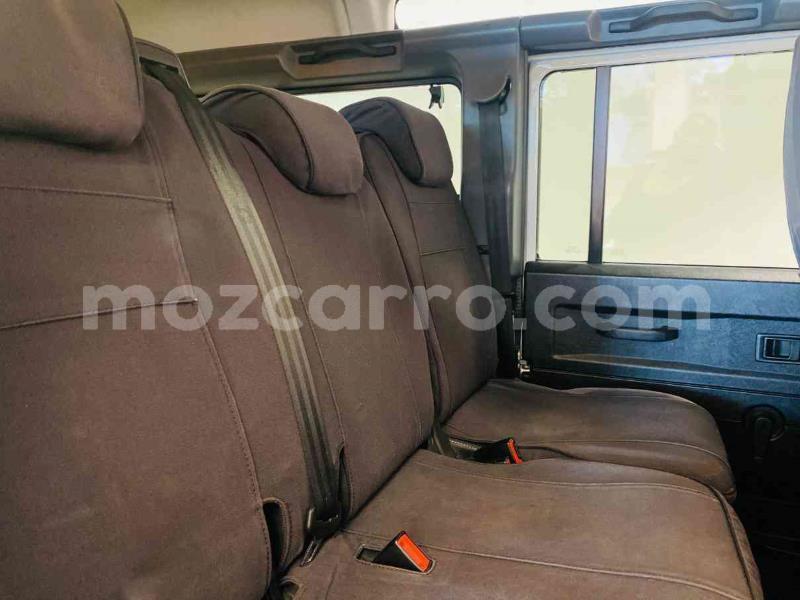 Big with watermark land rover defender maputo maputo 38850