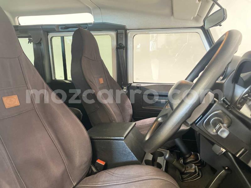 Big with watermark land rover defender maputo maputo 38850