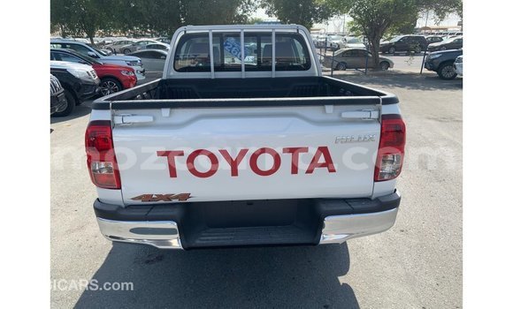 Comprar Importar Toyota Hilux Branco Carro em Import - Dubai em Cabo Delgado Comprar Importar Toyota Hilux Branco Carro em Import - Dubai em Cabo Delgado